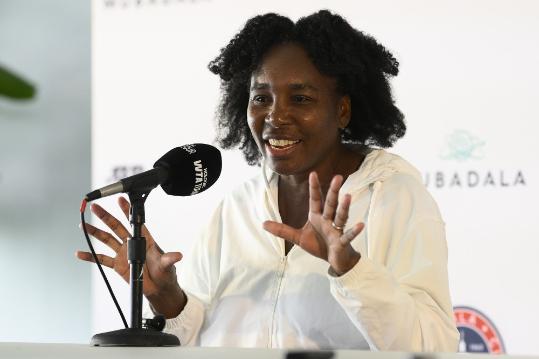 Venus Williams returns to tennis, wishes sister Serena would join her